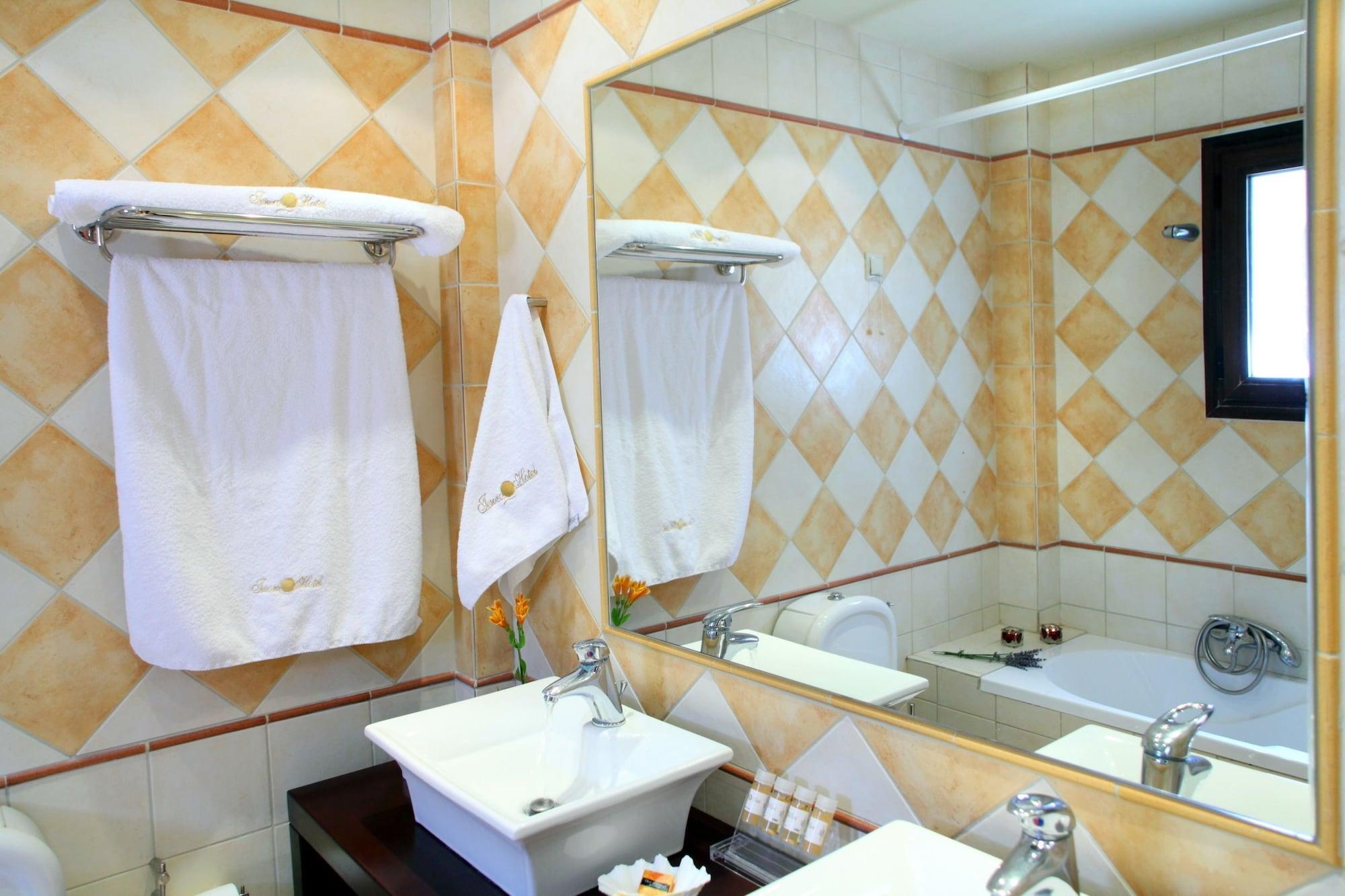 Hotel Tesoro Nikiana Extérieur photo