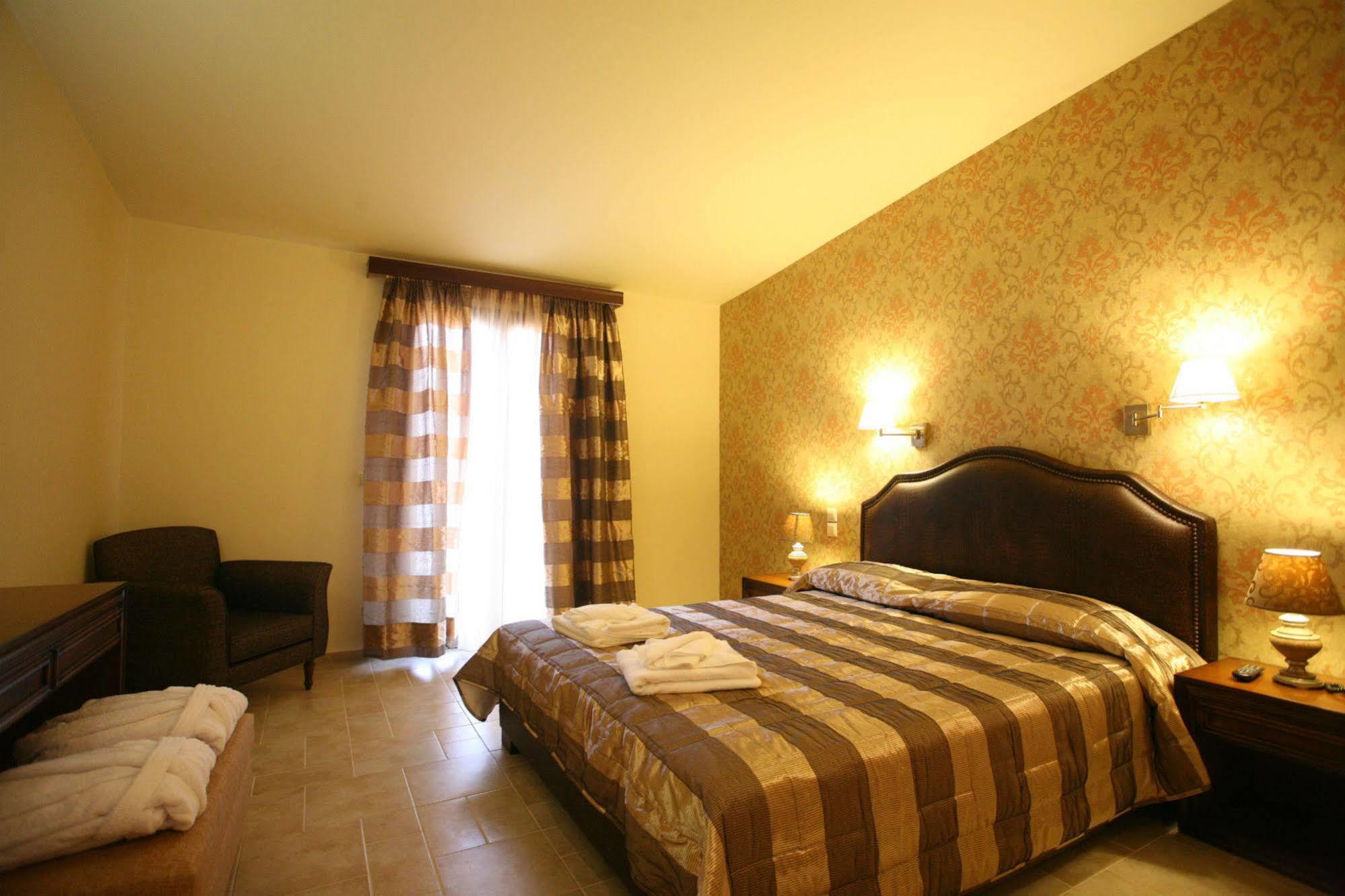Hotel Tesoro Nikiana Extérieur photo