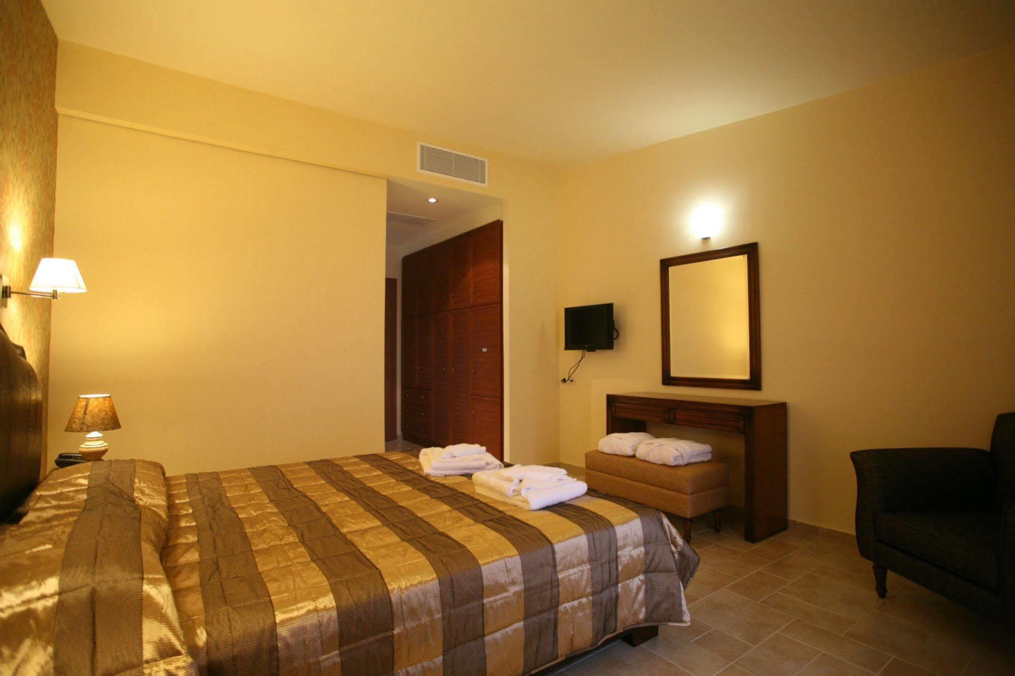 Hotel Tesoro Nikiana Extérieur photo